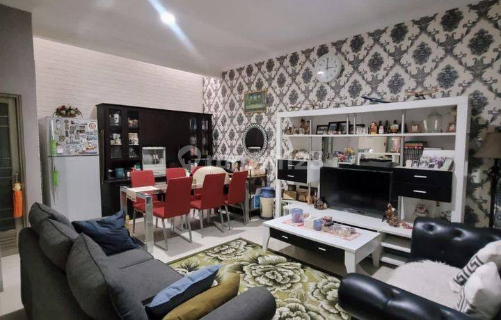 Rumah 2,5 lantai rapi terawat SHM di The Caspia BSD 