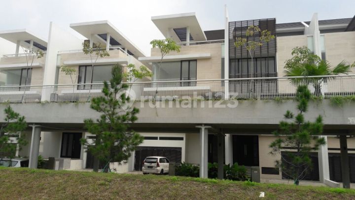 Rumah nyaman, tenang, banyak pohon, bebas banjir, 4 arah Tol Tangerang -Jakarta, Club House besar, jarang ada