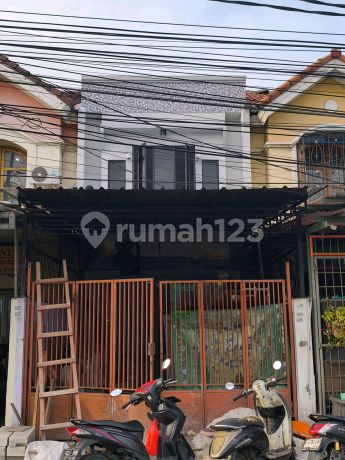 For Quick Sale: Strategic and Busy 2-Story Shop House in Poris Indah, Tangerang