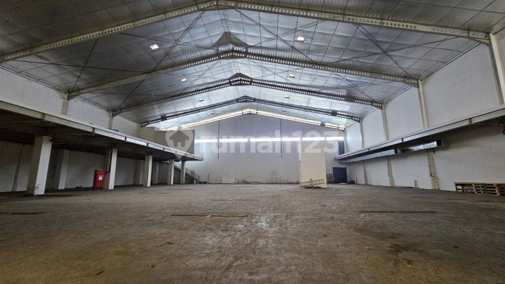 A sturdy standalone building warehouse in a strategic location near Jorr Toll in Taman Tekno BSD. A sturdy standalone building warehouse in a strategic location near Jorr Toll in Taman Tekno BSD.