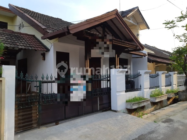 Rumah 1,5 lantai yang nyaman & asri di Bukit Pamulang Indah Tangerang selatan Rumah 1,5 lantai yang nyaman & asri di Bukit Pamulang Indah Tangerang selatan