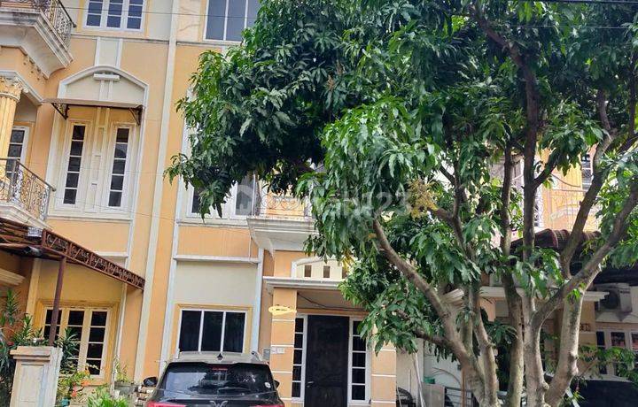 Rumah Siap Huni Komplek The Piazza Residence Blok E, Medan R 0366