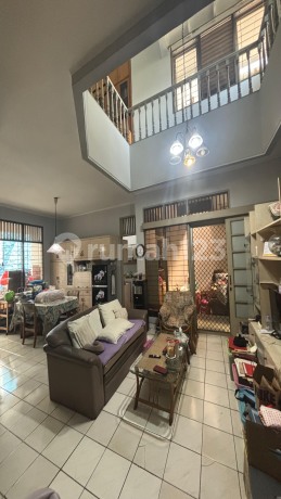Rumah Lama Depan Taman, Harga Dekat Njop, Row Jalan Lebar Rumah Lama Depan Taman, Harga Dekat Njop, Row Jalan Lebar