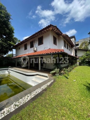 Rumah Tua Hitung Tanah Dalam Komplek Cilandak