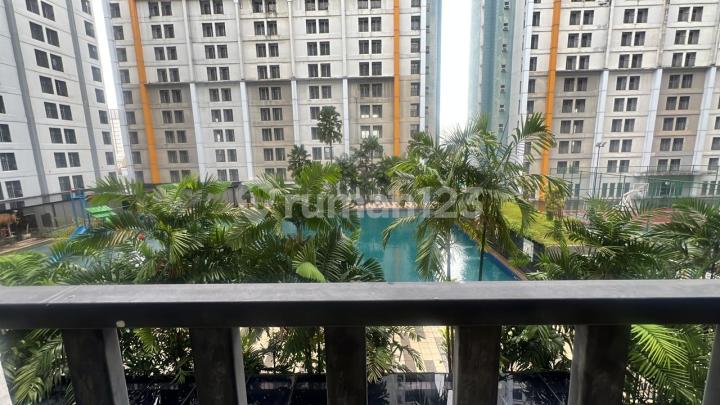 Apartment Studio furnished siap huni view pool di Tower F Skyline Paramount Serpong harga nego