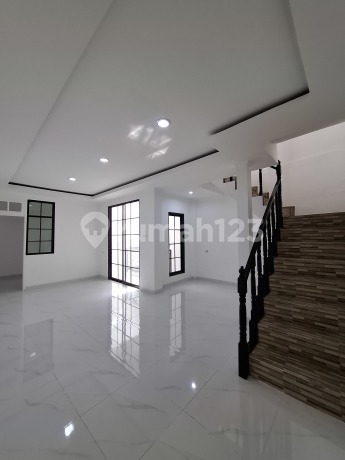 Dijual Rumah Bagus 2,5 Lantai Full Bangunan LT 200 Legenda Wisata Cibubur Bogor