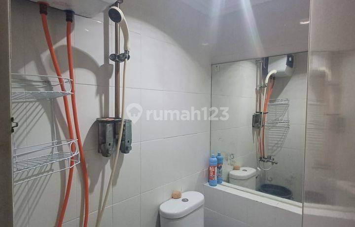 Di Jual Apartemen Grand Emerald 