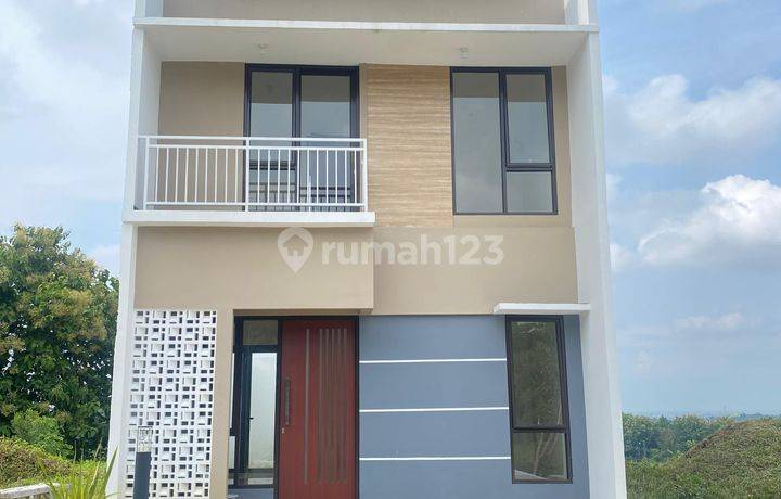 Rumah 3 kamar tidur dua lantai di Pandanaran height tembalang semarang