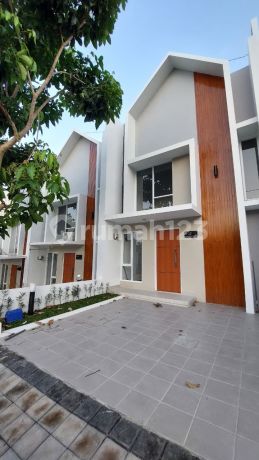 Rumah 2 Lantai Best View di Siranda Terrace Tembalang Semarang