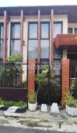 Dijual Rumah 2 Lantai Bagus.harga Njop Dekat Toll