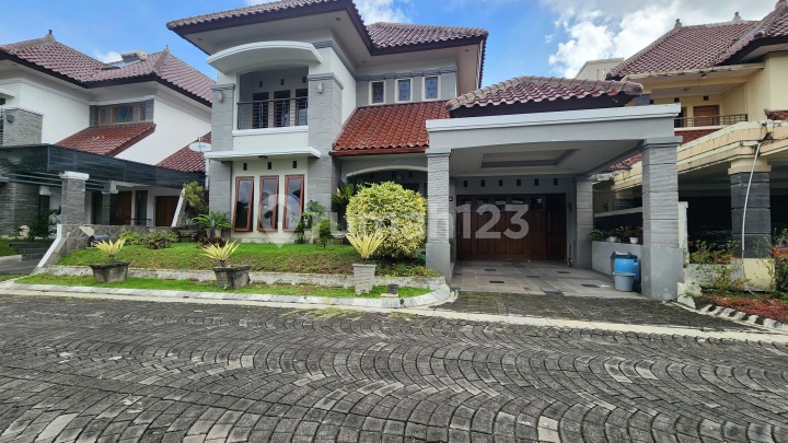 Luxury Fully Furnished House in the Elite Pesona Merapi Housing Complex