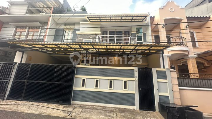 Rumah Minimalis Cantik Full Furnish Tomang, Jakarta Barat Rumah Minimalis Cantik Full Furnish Tomang, Jakarta Barat