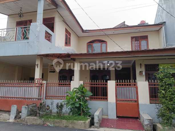 For Sale Spacious House in Villa Mutiara Housing, Ciputat - Suitable for Large Family, wnti + tat