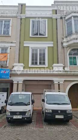Ruko Paramount Market Place, berada di kawasan yang nyambung dengan Victoria Square. Ruko Paramount Market Place, berada di kawasan yang nyambung dengan Victoria Square.