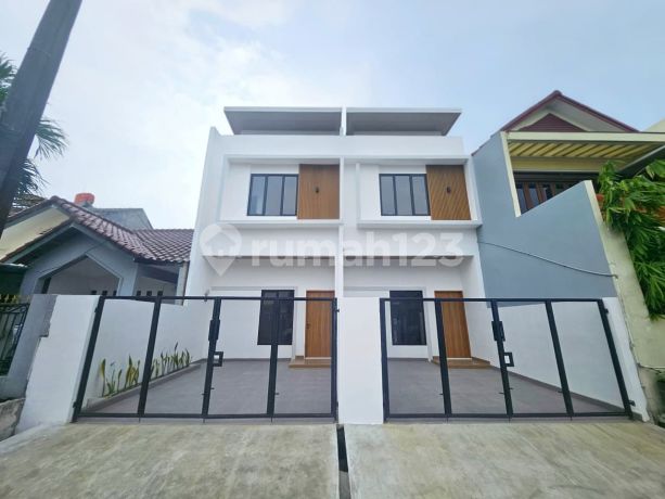 DIJUAL CEPAT!! Rumah Putih 2 Lantai Besar di Cluster Terdepan Boulevard Hijau Harapan Indah DIJUAL CEPAT!! Rumah Putih 2 Lantai Besar di Cluster Terdepan Boulevard Hijau Harapan Indah