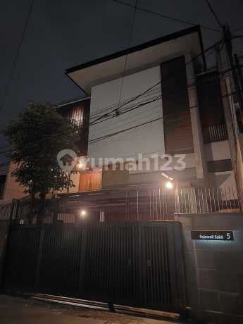 Rumah Mewah & Luas di Rajawali Sakti Harga di Bawah Pasaran Lokasi Strategis di Kawasan Berkembang, Dekat Pusat Kota dan Berbagai Fasilitas Umum