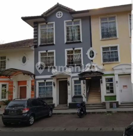 For sale: Two-story Town House in Taman Paris Town House, North Lippo Karawaci. Fully furnished.