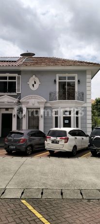 Jual Town House Taman Paris Huk Sebelah Taman. Rapi Siap Huni. Hanya 7 Menit Ke Uph