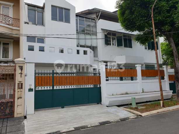 Large Ready-to-Occupy House in Puri Indah Behind Pasar Puri Large Ready-to-Occupy House in Puri Indah Behind Pasar Puri