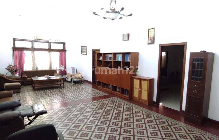 lokasi emas di kota Bandung mainroad Riau cocok untuk segala usaha pusat kota bandung