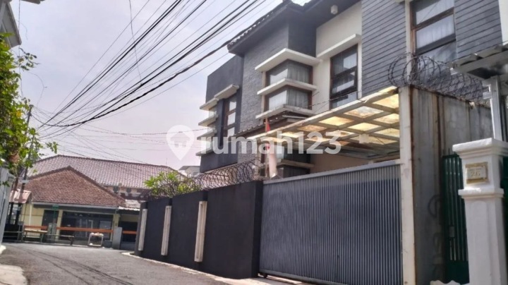 Rumah Minimalis Modern Dalam Komplek Favorit Dekat Gedung Sate 