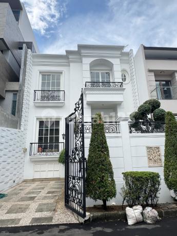 Rumah Dijual Permata Buana - 144 M2 Modern Classic Super Manis