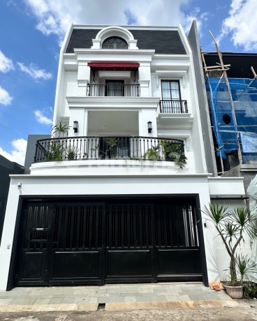 Permata Buana 144 M2 3.5 floors with elevator, move-in ready! Permata Buana 144 M2 3.5 floors with elevator, move-in ready!