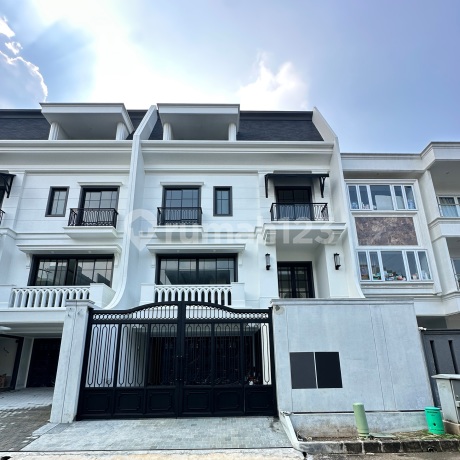 Rumah Permata Buana - 200 M2 Ada Lift !