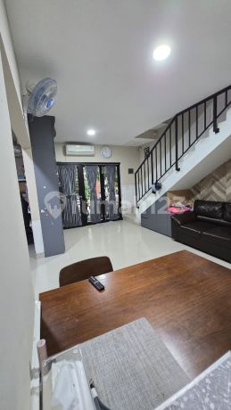 Rumah Cantik 3 Lantai Perumahan Vida Bekasi Cluster Botanica