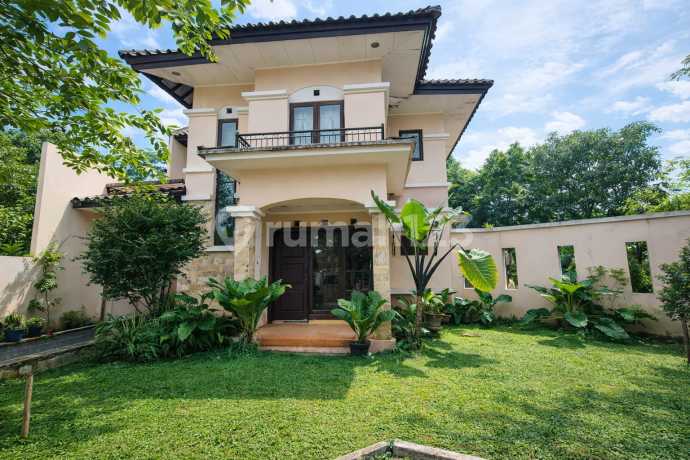 2-Story House in a Comfortable and Quiet Complex in Cinere
