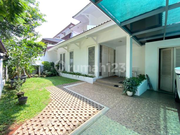 Rumah Halaman Luas dalam Komplek Villa Cinere Mas Rumah Halaman Luas dalam Komplek Villa Cinere Mas