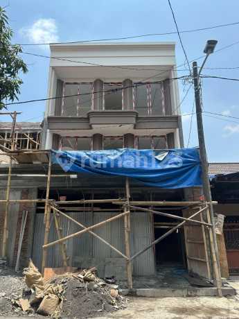 Exclusive Fully Furnished Boarding House
Location: Papa Suhat Malang (500m from Soekarno Hatta Road, Business Center, Malang Polytechnic, Brawijaya University)