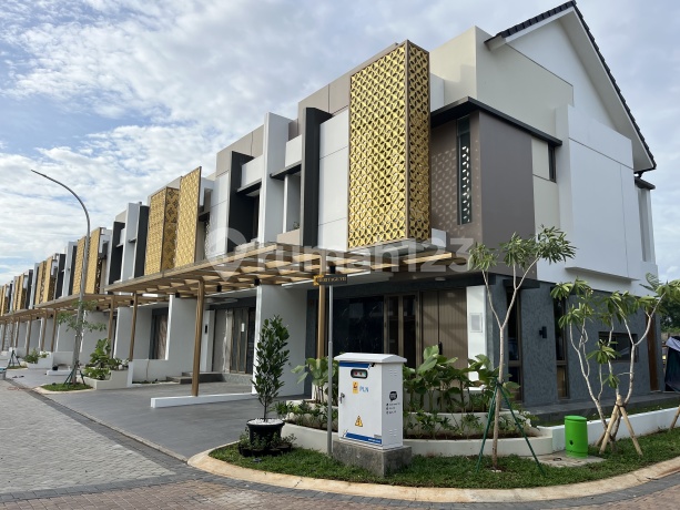 Rumah Baru Mewah dan Modern Dalam Cluster Elit Karang Tengah Rumah Baru Mewah dan Modern Dalam Cluster Elit Karang Tengah