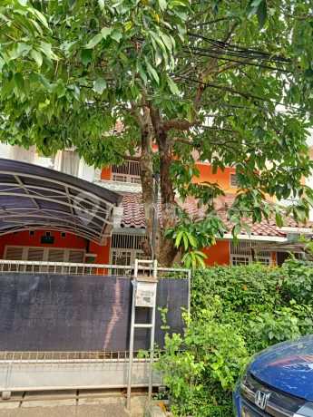 House in Bumi Pesanggrahan Mas, South Jakarta House in Bumi Pesanggrahan Mas, South Jakarta