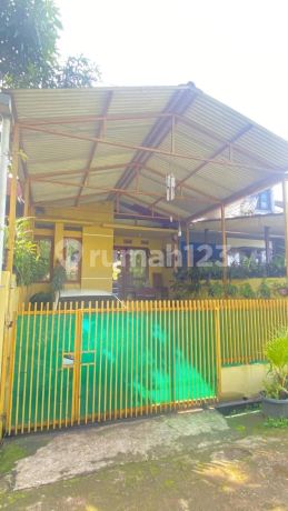 For Sale: Ready-to-Occupy House in Villa Pasirwangi Complex, Ujungberung, Bandung. Serene, Comfortable Residence with Strategic Location.