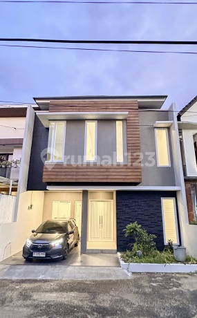 Rumah Baru Terenovasi Bagus SHM di Jagakarsa