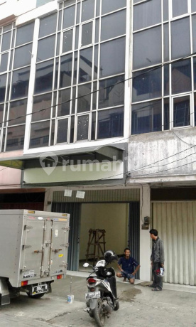 Komplek Ruko Megah Jalan Tubagus Angke 4 Lantai (Lb: 220 m² Lt: 58 m²) - 2,5m, Kebon Jeruk, Jakarta Barat Komplek Ruko Megah Jalan Tubagus Angke 4 Lantai (Lb: 220 m² Lt: 58 m²) - 2,5m, Kebon Jeruk, Jakarta Barat