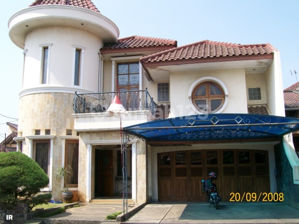 2-Story House, Hook Position in Jakasampurna Bekasi, Land Area 354 m², Negotiable