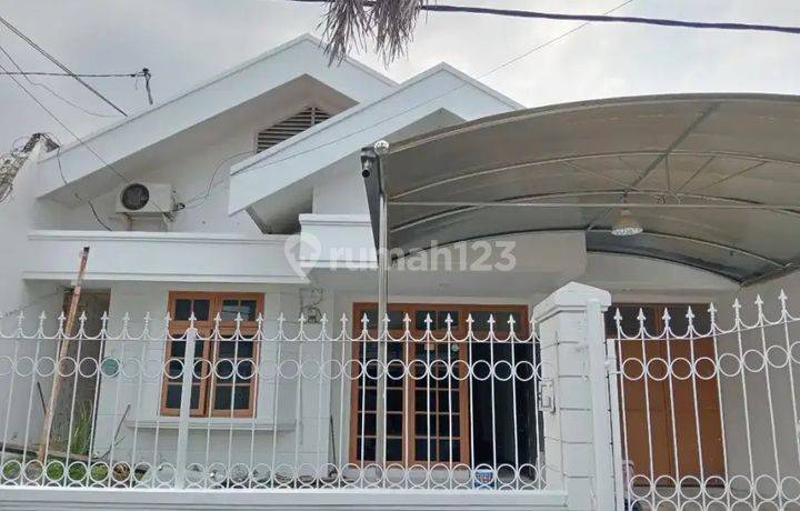 Dharmahusada Indah Bagus Siap Huni Strategis dekat Pusat Kota 