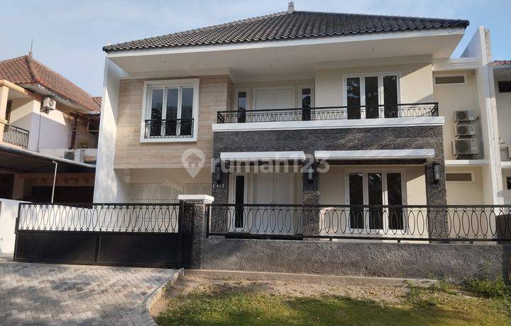 Rumah 2 Lantai Minimalis Depan Taman Villa Royal Pakuwon City