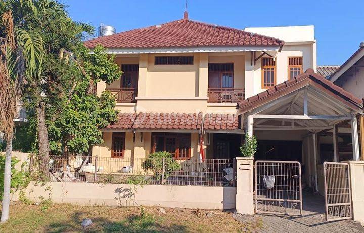 Rumah 2 Lantai Villa Westwood Pakuwon City Terawat Siap Huni