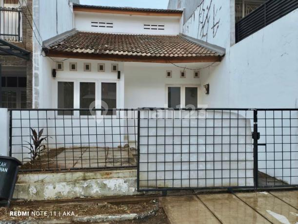 Rumah di Bona Indah Garden Jakarta Selatan, Nyaman Siap Pakai Rumah di Bona Indah Garden Jakarta Selatan, Nyaman Siap Pakai