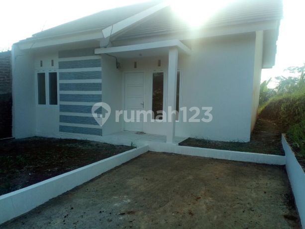 Rumah di Bentang Padalarang Regency, Murah dan Asri Siap Huni Rumah di Bentang Padalarang Regency, Murah dan Asri Siap Huni