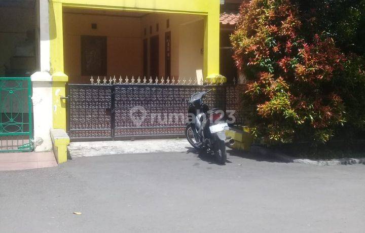 Rumah depan sekolah blok Z, selatan, Perum. Taman Cileunyi #