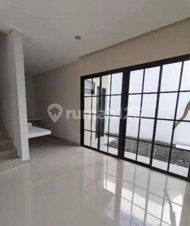 LEBIH MURAH dari Developer Rumah WHITE HOUSE di Dian Istana