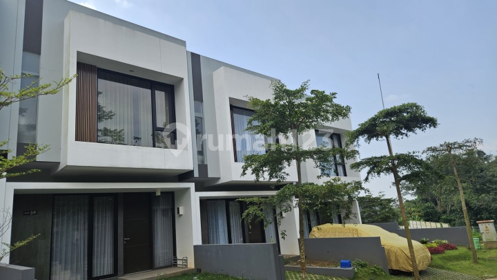 FOR SALE at a LOSS New 2-Story Villa House in Bloomfield The Taman Dayu Ciputra Pandaan, Renovated and Furnished.