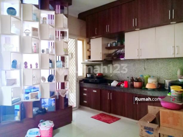 READY TO OCCUPY, SEMI-FURNISHED House in Central Park Ahmad Yani Surabaya, Renovated, Freehold Title, 8x16, 2 Floors.