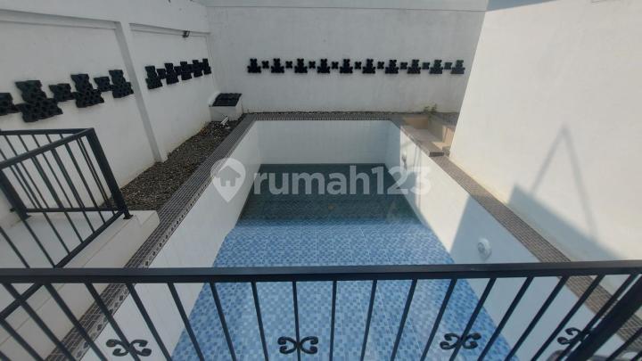 Ready-to-Live House in Megapolitan Cinere Estate Complex, Depok