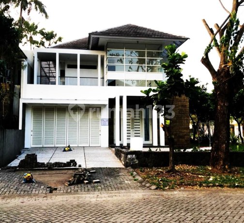 Rumah Hook Diamond Hill Citraland Surabaya