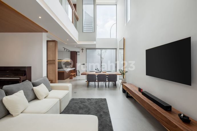 For Sale Beautiful Fully Furnished House at The Riviera, Puri Metland